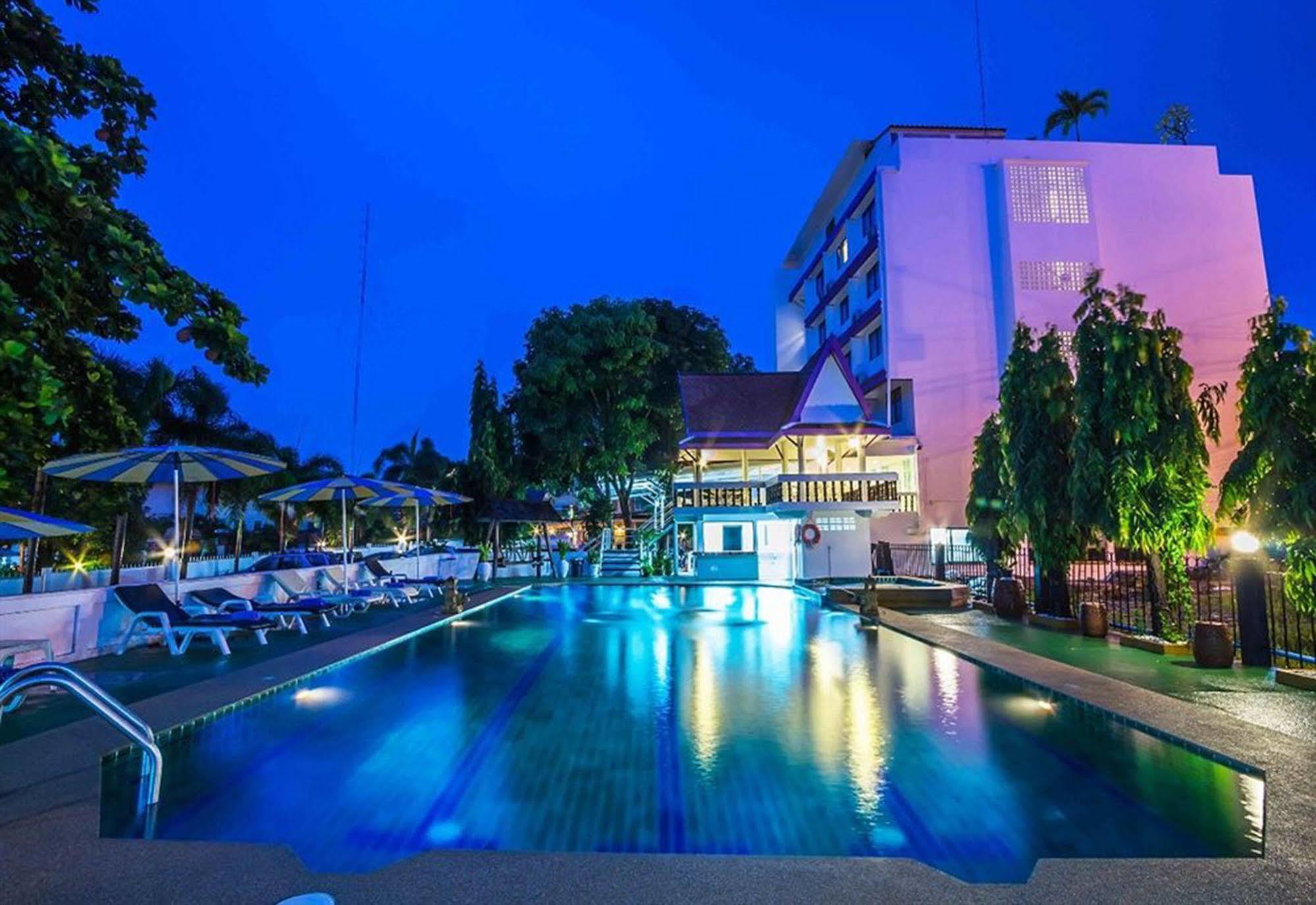 Hotel Zing Pattaya Buitenkant foto